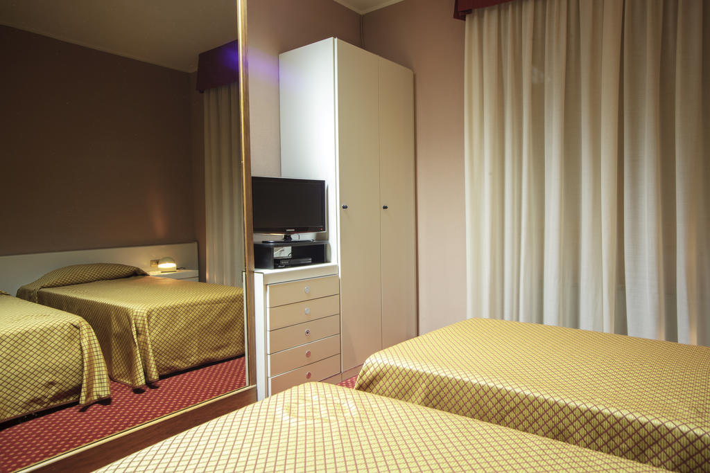 Hotel I Diamanti Garlasco Szoba fotó
