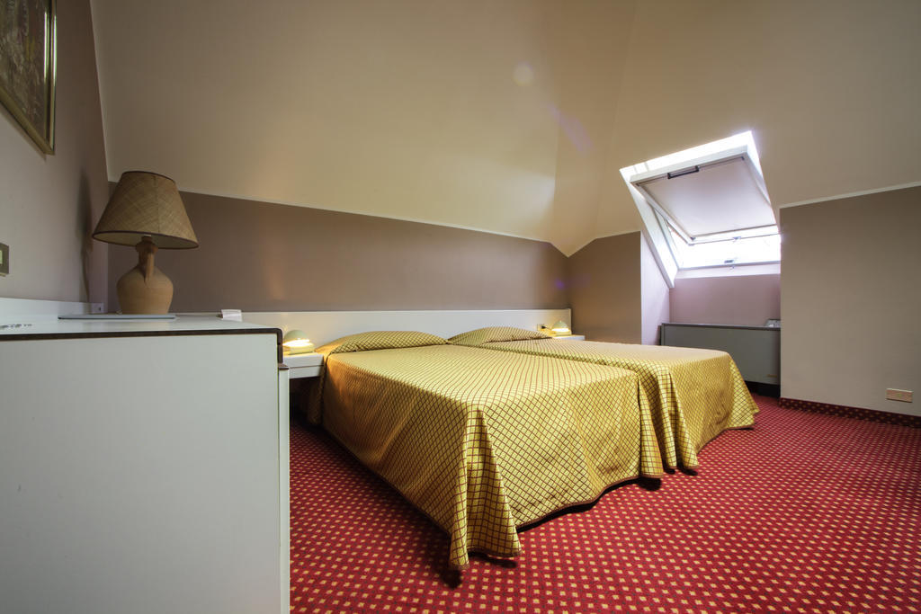 Hotel I Diamanti Garlasco Szoba fotó