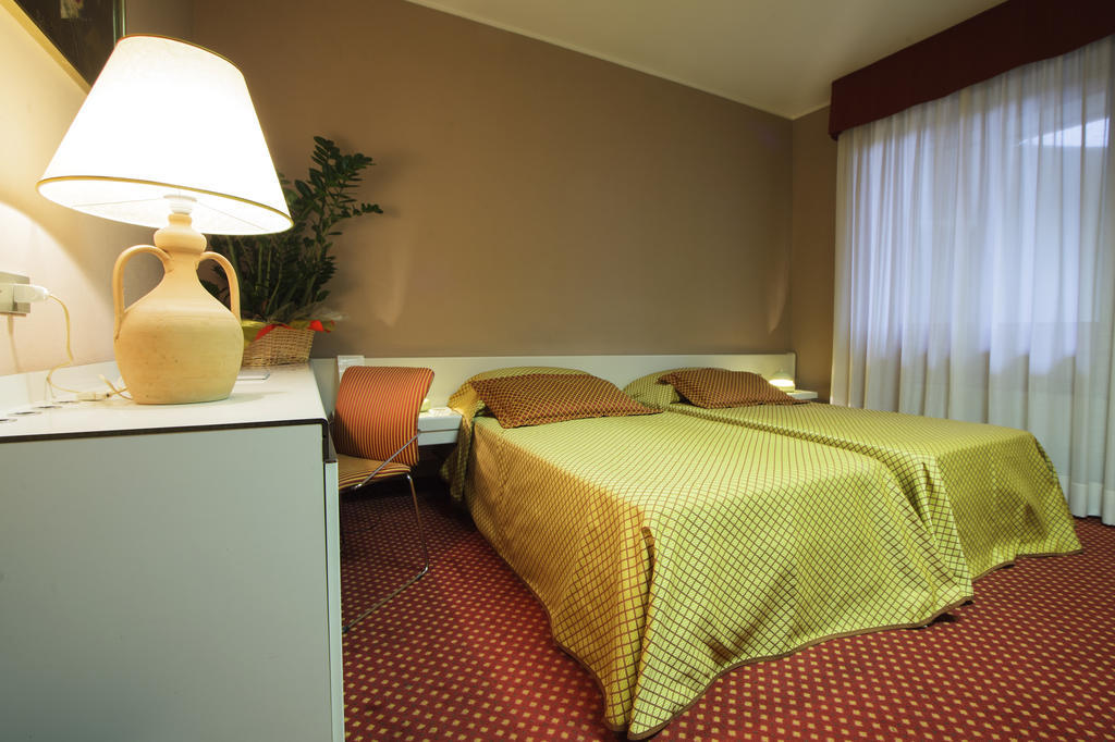 Hotel I Diamanti Garlasco Szoba fotó