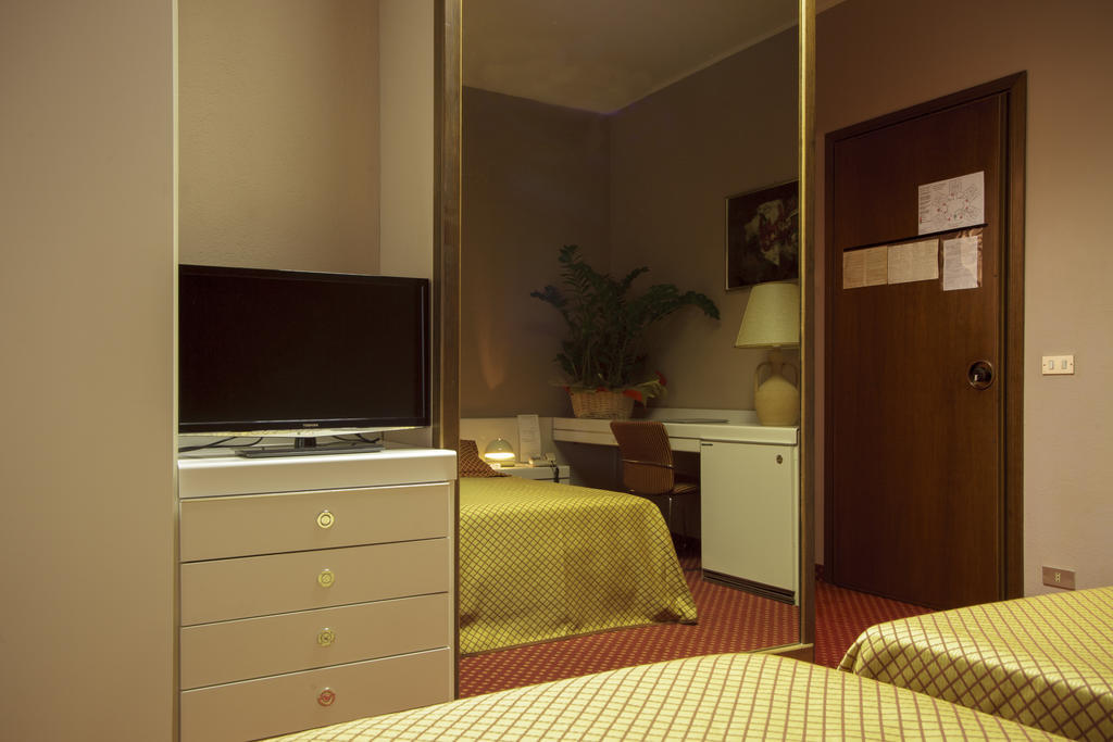 Hotel I Diamanti Garlasco Szoba fotó